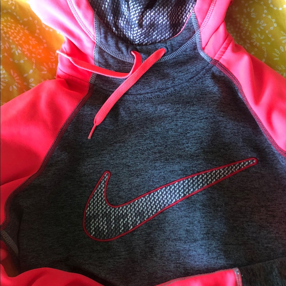 NIKE therma-fit